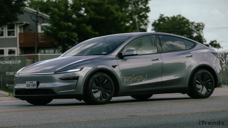 تحویل خودران تسلا Model Y به مشتری