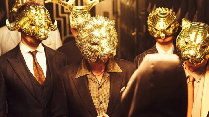 وی‌آی‌پی‌های ماسک‌دار در فصل سوم سریال Squid Game با ماسک‌های طلایی در صحنه‌ای پرزرق‌وبرق اما بی‌اثر