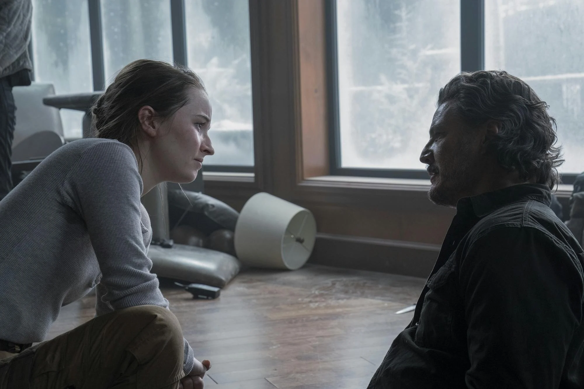 لحظه‌ای تنش‌آلود پیش از مرگ جوئل در قسمت دوم فصل دوم سریال The Last of Us