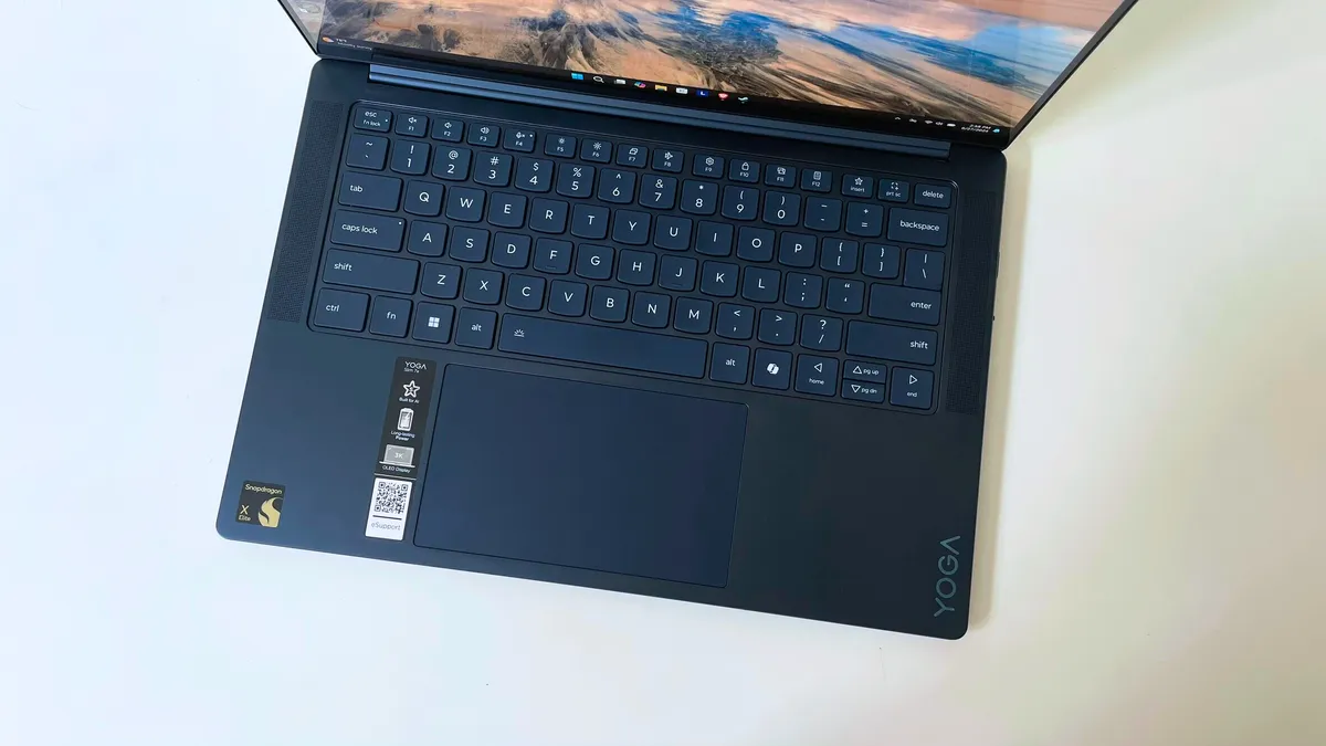 صفحه‌کلید و تاچ‌پد لپ‌تاپ Lenovo Yoga Slim 7x با پردازنده Snapdragon X Elite