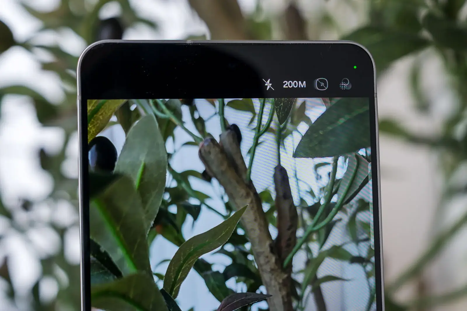 نمای رابط کاربری دوربین گلکسی S25 Edge با حالت عکاسی ۲۰۰ مگاپیکسلی فعال، مناسب برای ثبت جزئیات بالا