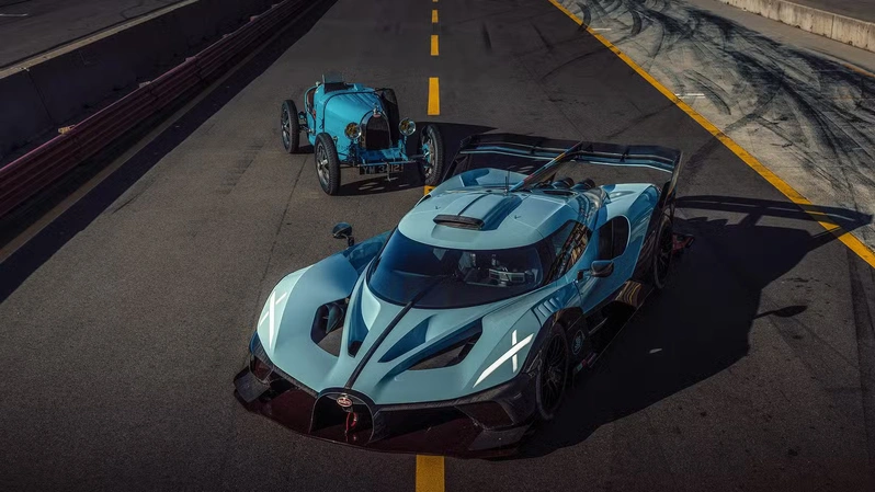 نمایی از بوگاتی بولاید روی پیست مسابقه