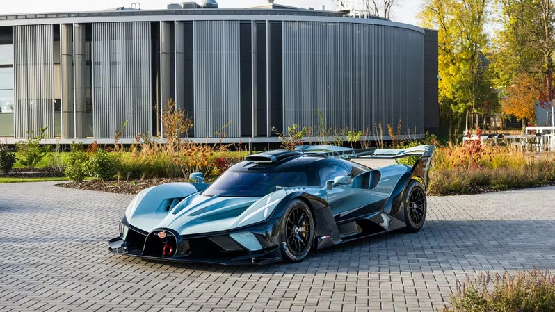 نمای سه‌رخ بوگاتی بولاید با طراحی آیرودینامیک تهاجمی