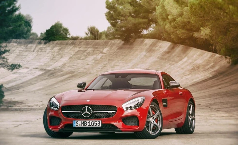 نسل اول مرسدس-AMG GT S با رنگ زرد، یکی از شاهکارهای طراحی گوردن واگنر