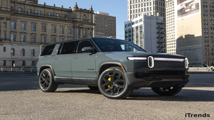 بررسی نسل دوم Rivian R1S؛ شاسیبلند الکتریکی با قدرت آفرود چشمگیر و فناوری پیشرفته