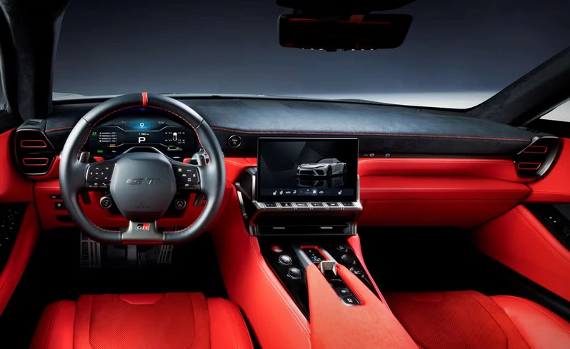 کابین تویوتا GR GT با نمایشگرهای دیجیتال و فرمان اسپرت؛ فضای داخلی الهام‌گرفته از محصولات لکسوس