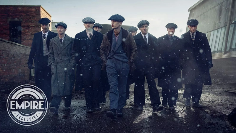 تصویر اختصاصی از فیلم Peaky Blinders: The Immortal Man؛ بری کیوگن با کلاه تخت در حال هدایت گروهی از مردان در بیرمنگام دهه ۱۹۴۰