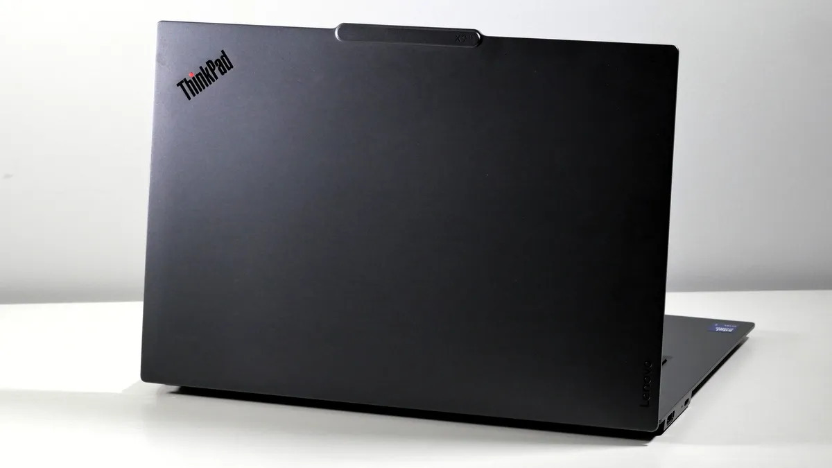لپ‌تاپ Lenovo ThinkPad X9 Aura Edition باز شده با صفحه‌نمایش روشن و طراحی حرفه‌ای