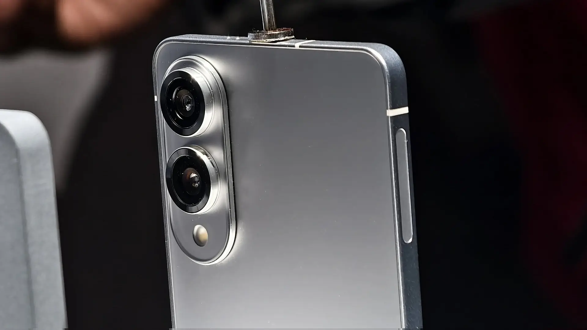 دوربین دوگانه گلکسی S25 Edge با لنزهای جداگانه و بدون ماژول برآمده