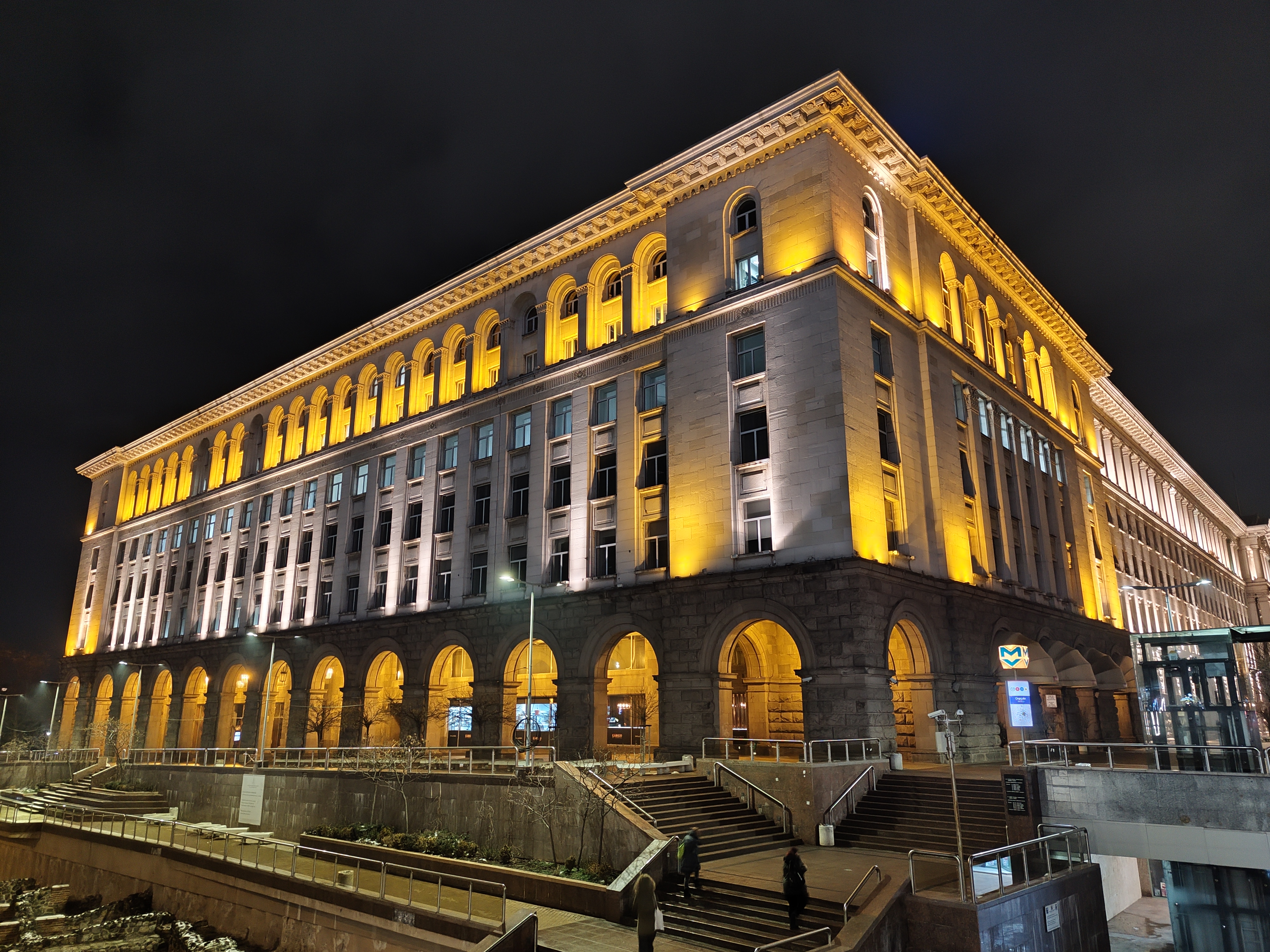 نمونه عکس شب با Redmi Note 14 Pro؛ جزئیات دقیق، بافت واضح و نویز کنترل‌شده