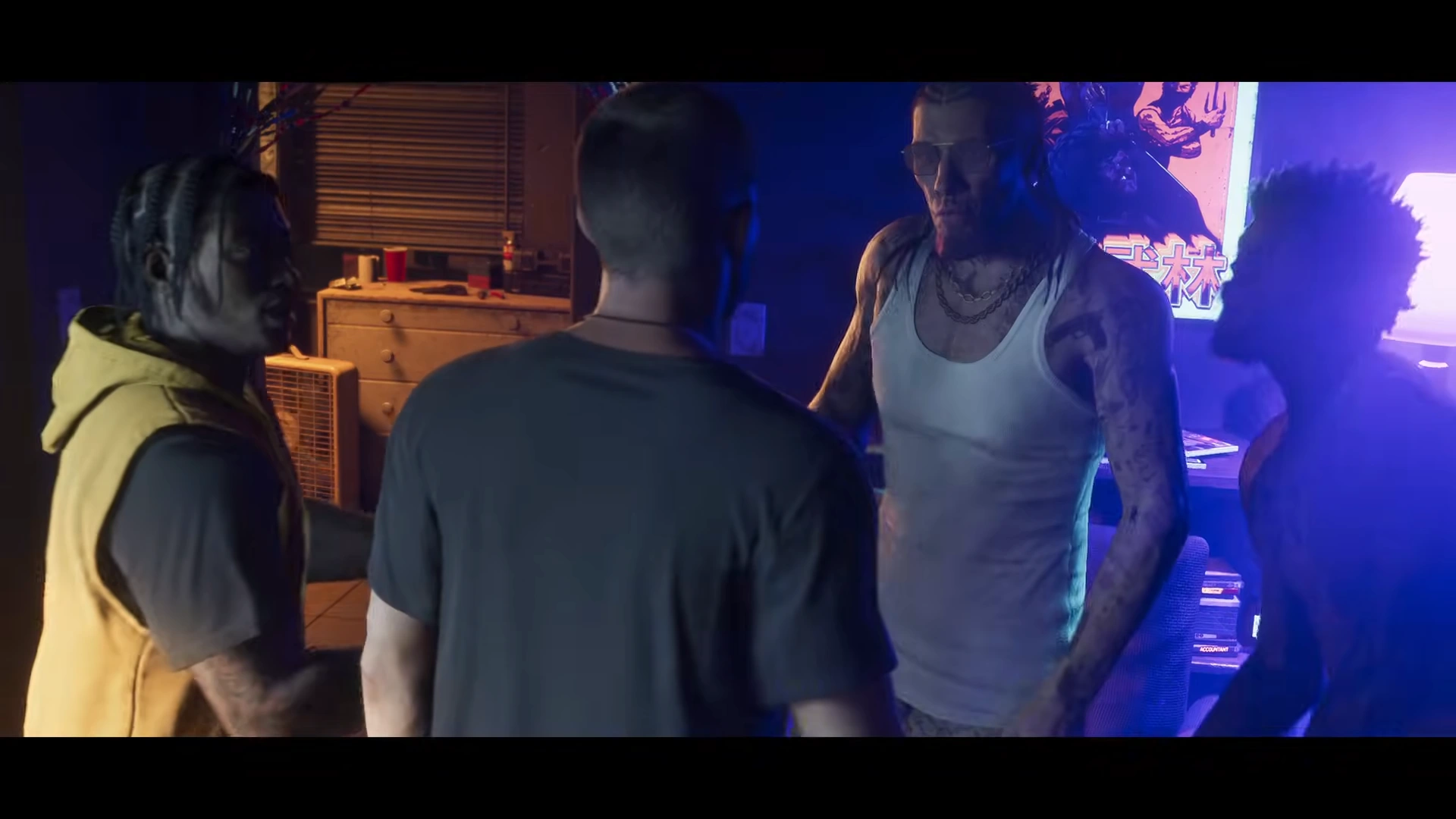 گروهی از خلافکاران در فضای بسته و نورپردازی نئونی در GTA VI؛ احتمالاً مرتبط با مأموریت‌های مواد مخدر یا نفوذ پلیس فدرال