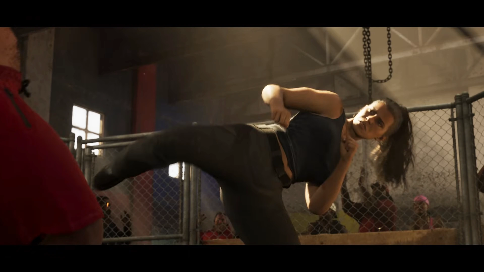 لوسیا در حال ضربه زدن در یک مبارزه تن‌به‌تن داخل قفس؛ صحنه‌ای اکشن از تریلر دوم GTA VI