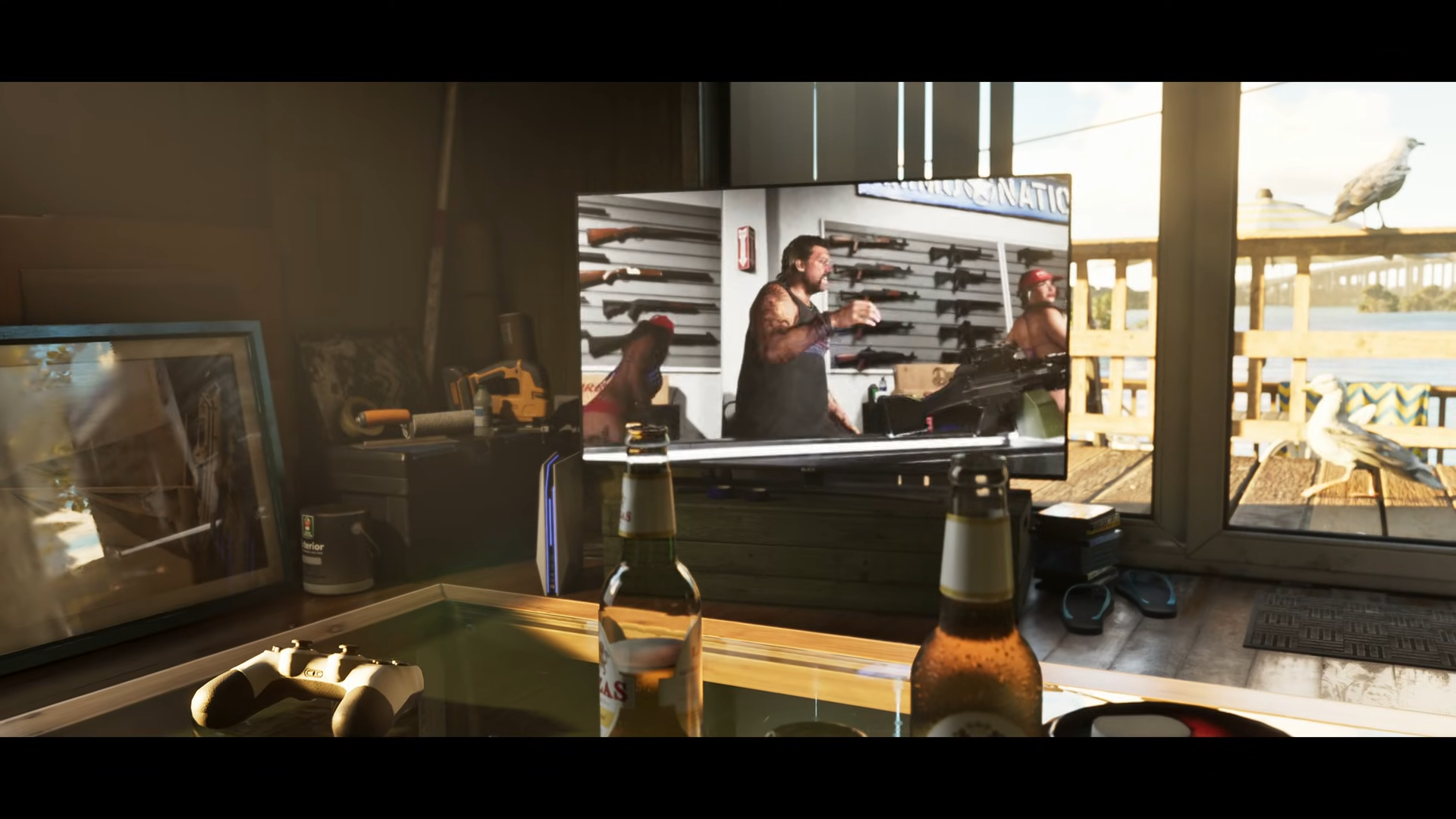 تبلیغ فروشگاه Ammu-Nation در تلویزیون در جریان تریلر؛ مردی میانسال با ظاهری شبیه فیل کسیدی در حال معرفی فروشگاه اسلحه